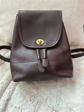 Vintage Coach small daypack 9960 with Gold Turn-Lock Detail